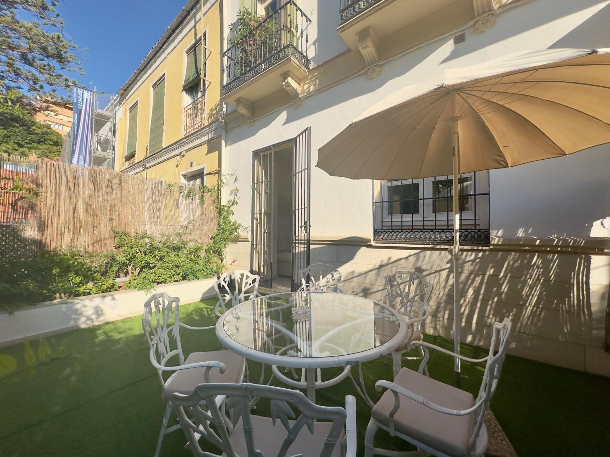 Urbe10 Pries Garden Apartment Málaga