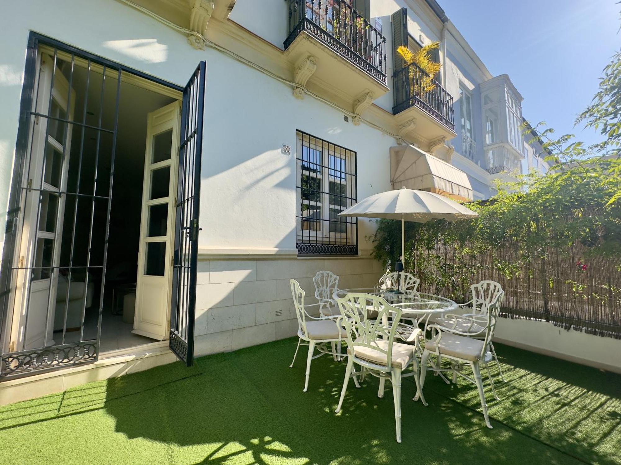 Urbe10 Pries Garden Apartment Málaga